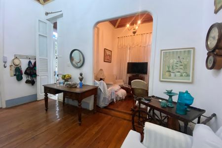 Casa à venda com 200m², 4 quartos e 2 vagas Casa à venda com 200m², 4 quartos e 2 vagasSala