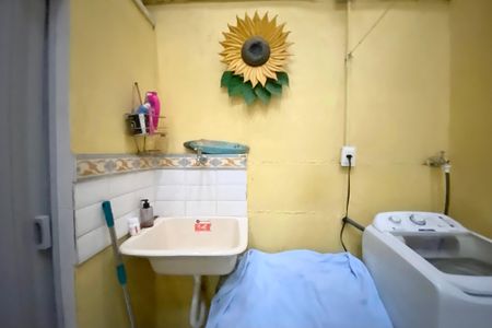 Casa à venda com 200m², 4 quartos e 2 vagas Casa à venda com 200m², 4 quartos e 2 vagasÁrea de Serviço