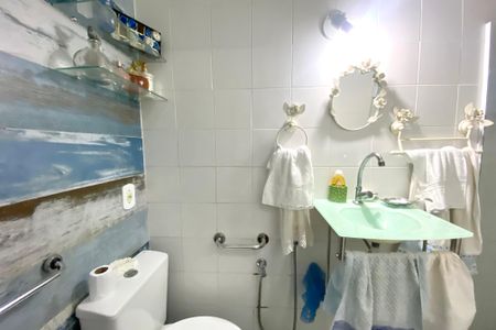 Casa à venda com 200m², 4 quartos e 2 vagas Casa à venda com 200m², 4 quartos e 2 vagasBanheiro da Suíte