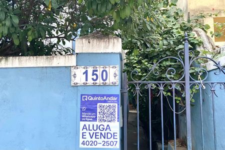 Casa à venda com 200m², 4 quartos e 2 vagas Casa à venda com 200m², 4 quartos e 2 vagasFachada e placa