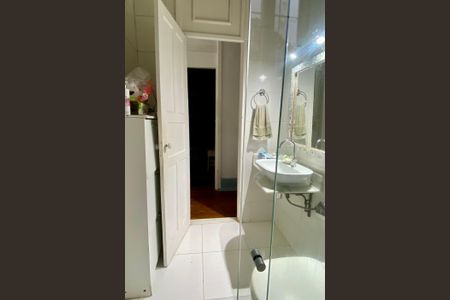 Casa à venda com 200m², 4 quartos e 2 vagas Casa à venda com 200m², 4 quartos e 2 vagasBanheiro social