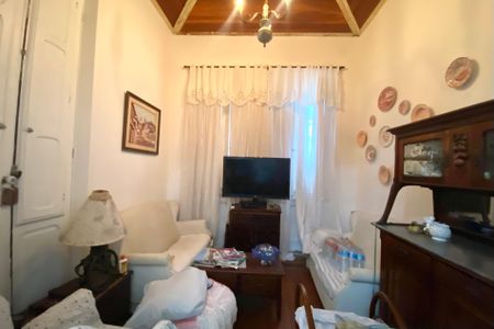 Casa à venda com 200m², 4 quartos e 2 vagas Casa à venda com 200m², 4 quartos e 2 vagasSala