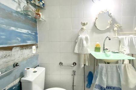 Casa à venda com 200m², 4 quartos e 2 vagas Casa à venda com 200m², 4 quartos e 2 vagasBanheiro da Suíte