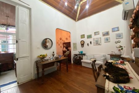 Casa à venda com 200m², 4 quartos e 2 vagas Casa à venda com 200m², 4 quartos e 2 vagasSala