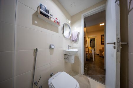 Apartamento à venda com 60m², 2 quartos e 1 vaga Apartamento à venda com 60m², 2 quartos e 1 vagaBanheiro