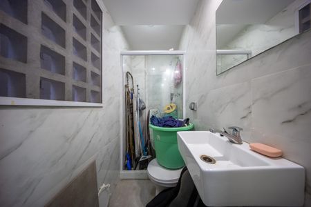 Apartamento à venda com 60m², 2 quartos e 1 vaga Apartamento à venda com 60m², 2 quartos e 1 vagaBanheiro de Serviço