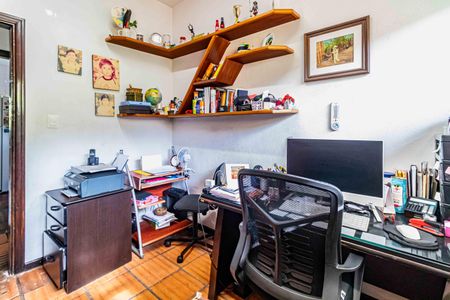 Casa à venda com 1200m², 4 quartos e 5 vagasEscritório