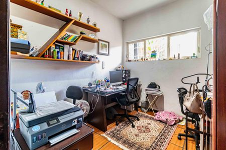 Casa à venda com 1200m², 4 quartos e 5 vagasEscritório