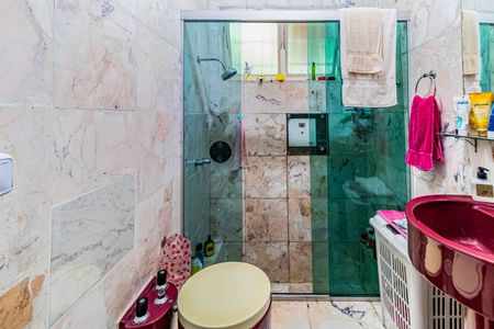 Casa à venda com 1200m², 4 quartos e 5 vagasSuíte - Banheiro