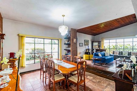 Casa à venda com 1200m², 4 quartos e 5 vagasSala