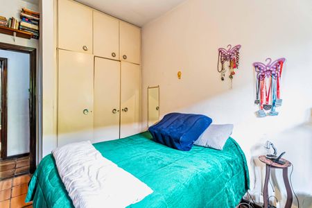 Casa à venda com 1200m², 4 quartos e 5 vagasQuarto 01