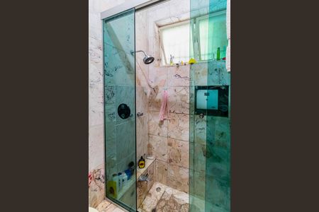 Casa à venda com 1200m², 4 quartos e 5 vagasSuíte- Banheiro