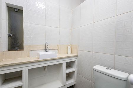 Casa à venda com 101m², 3 quartos e sem vaga Casa à venda com 101m², 3 quartos e sem vagaBanheiro da Suíte 1