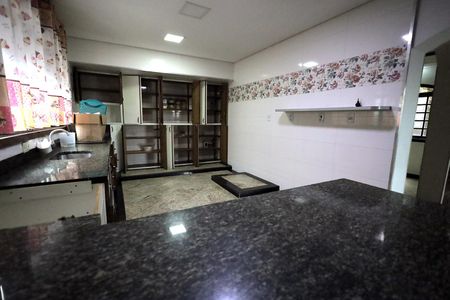 Casa para alugar com 350m², 3 quartos e 8 vagasCozinha