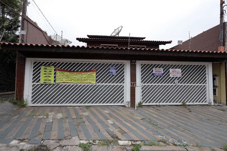 Casa para alugar com 350m², 3 quartos e 8 vagasFachada