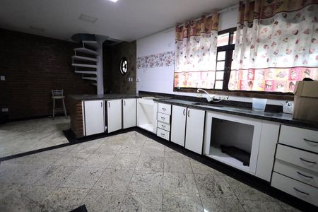 Casa para alugar com 350m², 3 quartos e 8 vagasCozinha