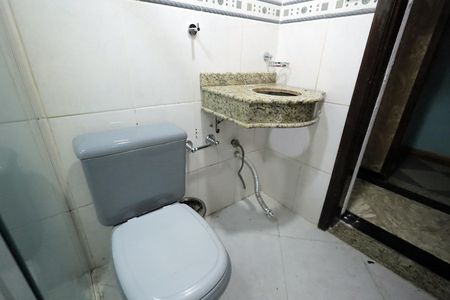 Casa para alugar com 350m², 3 quartos e 8 vagasBanheiro Social