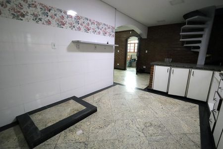 Casa para alugar com 350m², 3 quartos e 8 vagasCozinha