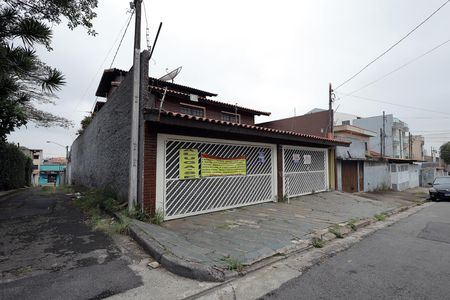 Casa para alugar com 350m², 3 quartos e 8 vagasFachada