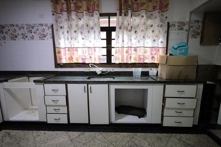 Casa para alugar com 350m², 3 quartos e 8 vagasCozinha