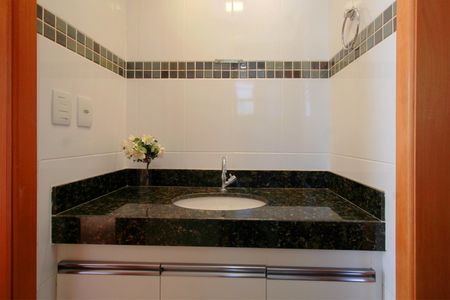 Apartamento à venda com 165m², 4 quartos e 3 vagasBanheiro das Semi Suítes