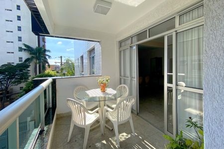 Apartamento à venda com 165m², 4 quartos e 3 vagasVaranda