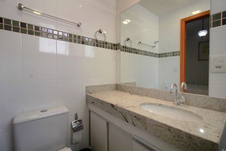 Apartamento à venda com 165m², 4 quartos e 3 vagasBanheiro da Suíte 2