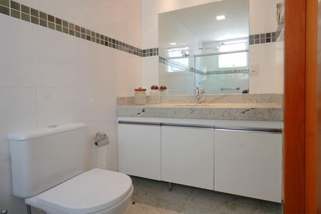 Apartamento à venda com 165m², 4 quartos e 3 vagasBanheiro da Suíte 1