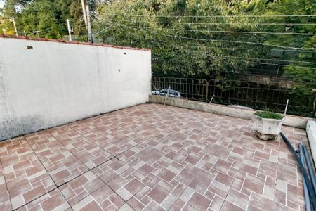 Casa à venda com 179m², 3 quartos e 2 vagas Casa à venda com 179m², 3 quartos e 2 vagasVaranda