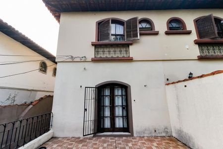 Casa à venda com 179m², 3 quartos e 2 vagas Casa à venda com 179m², 3 quartos e 2 vagasFachada