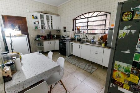 Casa à venda com 179m², 3 quartos e 2 vagas Casa à venda com 179m², 3 quartos e 2 vagasCozinha - Armários