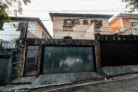 Casa à venda com 179m², 3 quartos e 2 vagas Casa à venda com 179m², 3 quartos e 2 vagasFachada e Garagem