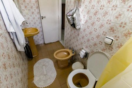 Casa à venda com 179m², 3 quartos e 2 vagas Casa à venda com 179m², 3 quartos e 2 vagasBanheiro Corredor