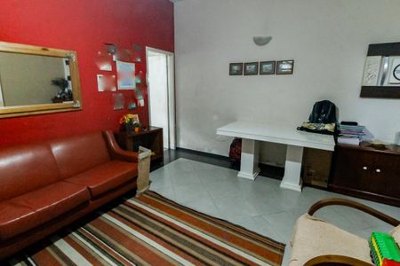 Casa à venda com 179m², 3 quartos e 2 vagas Casa à venda com 179m², 3 quartos e 2 vagasSala