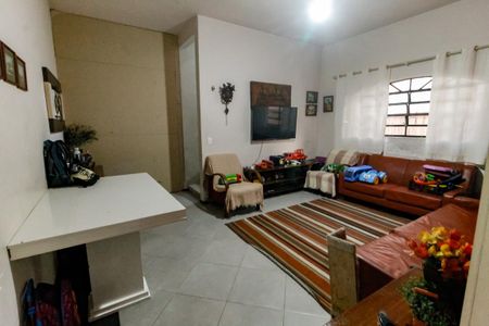 Casa à venda com 179m², 3 quartos e 2 vagas Casa à venda com 179m², 3 quartos e 2 vagasSala