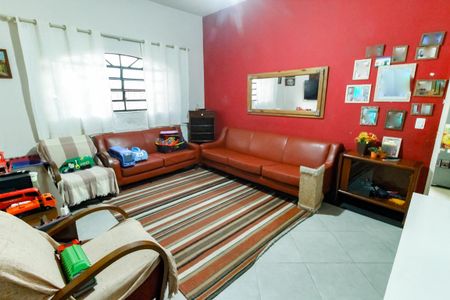 Casa à venda com 179m², 3 quartos e 2 vagas Casa à venda com 179m², 3 quartos e 2 vagasSala