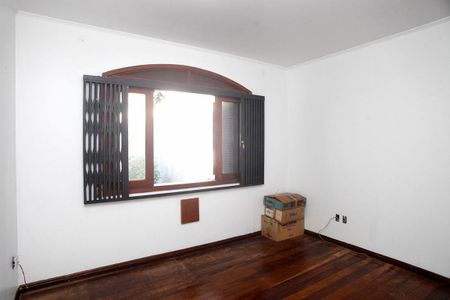 Casa à venda com 450m², 5 quartos e 2 vagasQuarto 4