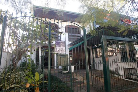 Casa à venda com 450m², 5 quartos e 2 vagasFachada