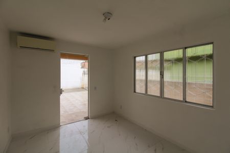 Casa à venda com 100m², 3 quartos e 3 vagasSala