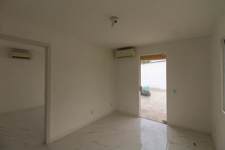 Casa à venda com 100m², 3 quartos e 3 vagasSala