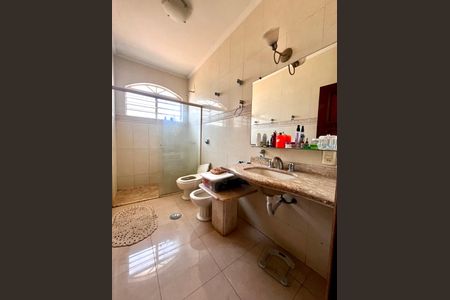 Casa à venda com 402m², 5 quartos e 5 vagas Casa à venda com 402m², 5 quartos e 5 vagasBanheiro Suíte 2