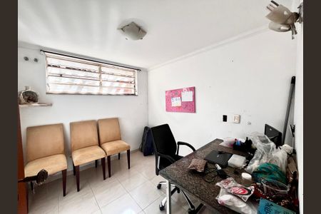 Casa à venda com 402m², 5 quartos e 5 vagas Casa à venda com 402m², 5 quartos e 5 vagasEscritório