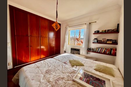 Casa à venda com 402m², 5 quartos e 5 vagas Casa à venda com 402m², 5 quartos e 5 vagasQSuíte 2