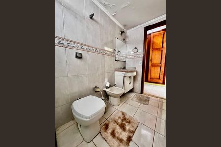 Casa à venda com 402m², 5 quartos e 5 vagas Casa à venda com 402m², 5 quartos e 5 vagasBanheiro