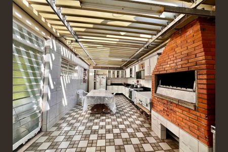 Casa à venda com 402m², 5 quartos e 5 vagas Casa à venda com 402m², 5 quartos e 5 vagasCozinha 2