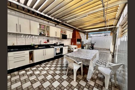 Casa à venda com 402m², 5 quartos e 5 vagas Casa à venda com 402m², 5 quartos e 5 vagasCozinha 2