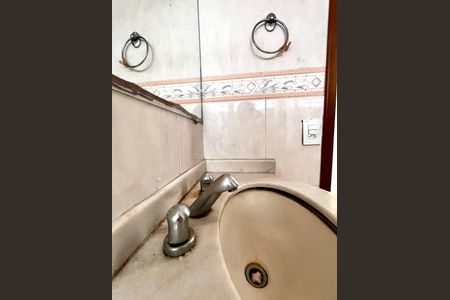 Casa à venda com 402m², 5 quartos e 5 vagas Casa à venda com 402m², 5 quartos e 5 vagasBanheiro