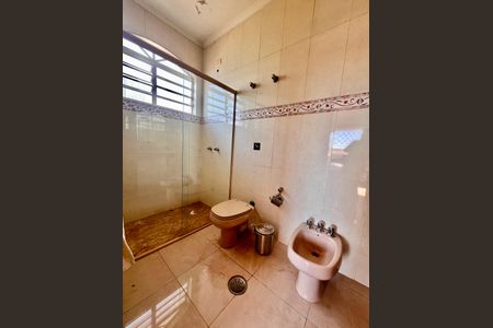 Casa à venda com 402m², 5 quartos e 5 vagas Casa à venda com 402m², 5 quartos e 5 vagasBanheiro Suíte 2