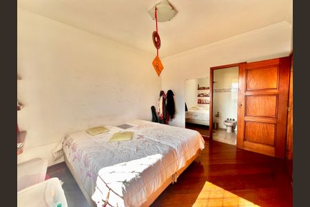 Casa à venda com 402m², 5 quartos e 5 vagas Casa à venda com 402m², 5 quartos e 5 vagasSuíte 2