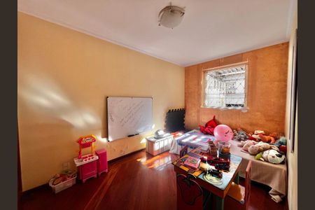 Casa à venda com 402m², 5 quartos e 5 vagas Casa à venda com 402m², 5 quartos e 5 vagasQuarto 2